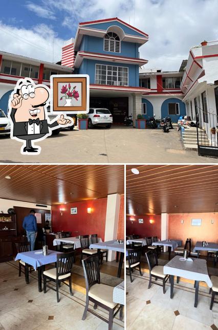 The photo of Lemon Grass Restaurant’s interior and exterior