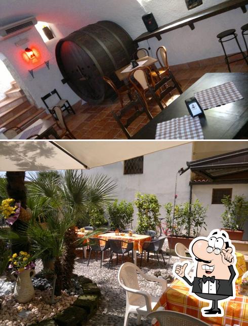 Siediti a un tavolo di Osteria L'Antico Pozzo