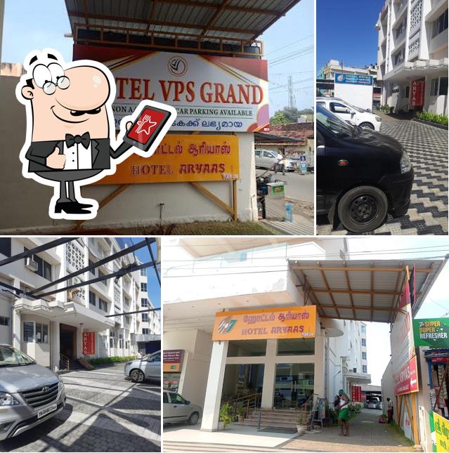 The exterior of Hotel Aryas
