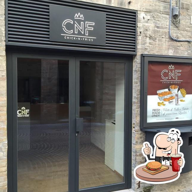Prova un hamburger a CNF restaurant: Chick • N • Fries - Urbino
