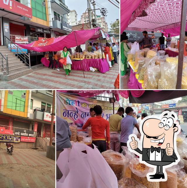 Here's a pic of OM NANHE NAMKEEN BHANDAR