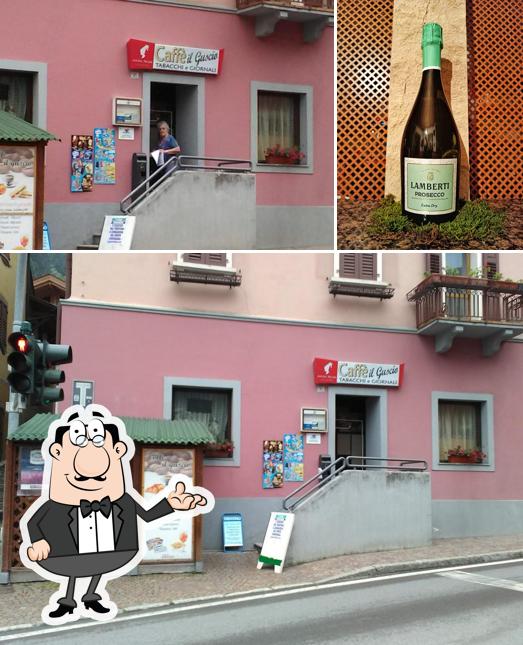 Dai un’occhiata alla immagine che presenta la interni e cibo di Caffe' Il Guscio