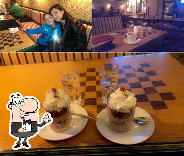 La foto della interni e cibo di King's Cafe & Coffee Bar