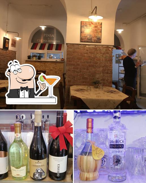 La foto di bevanda e interni da Magna E Zitto