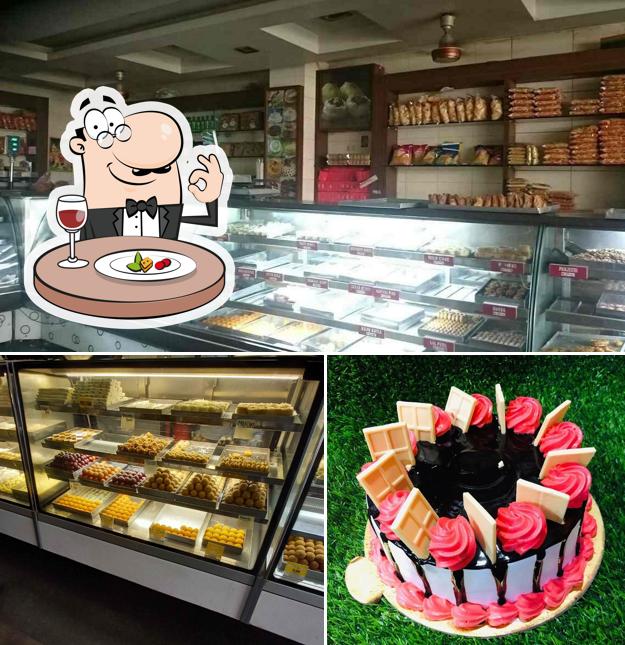 Food at New Raja Sweets