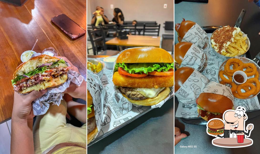 Experimente um dos hambúrgueres oferecidos no Gold Burger