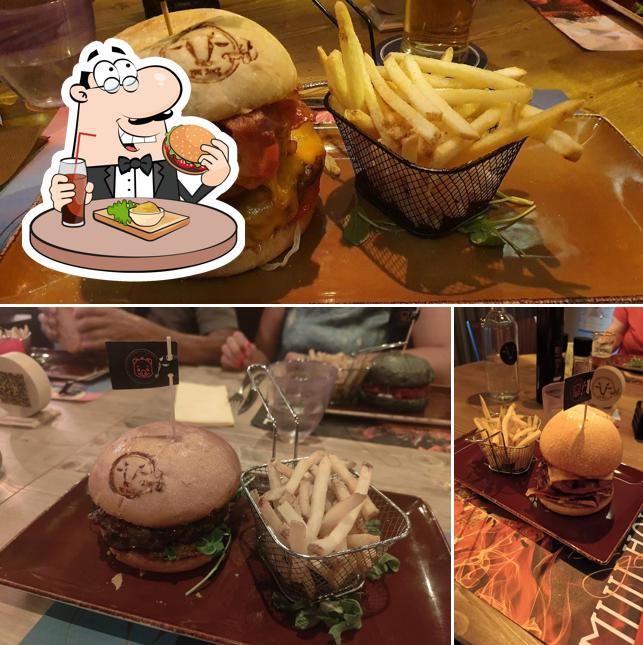 Ordina un hamburger a Muu House Bistrot Voghera