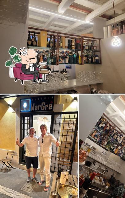 Gli interni di Enoteca MarGre'