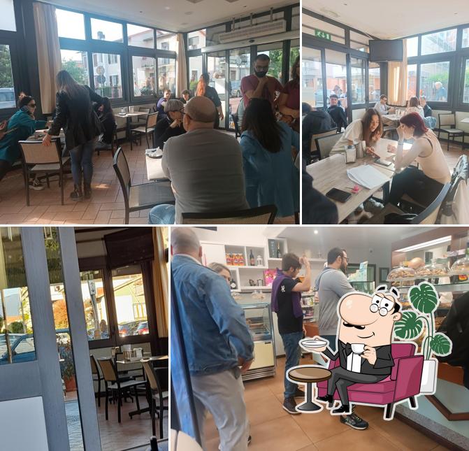 Dai un'occhiata agli interni di Caffè Rinalducci