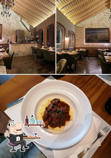 Dai un’occhiata alla foto che raffigura la interni e cibo di Restaurant Pizzeria Café du Pont