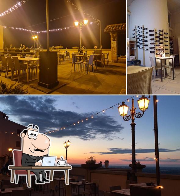 Dai un'occhiata agli interni di Enoteca "Colonna panorama"