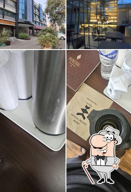 The photo of Crystal Palace’s exterior and drink