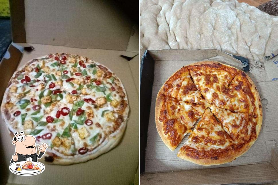 Pick pizza at The Hot Burger