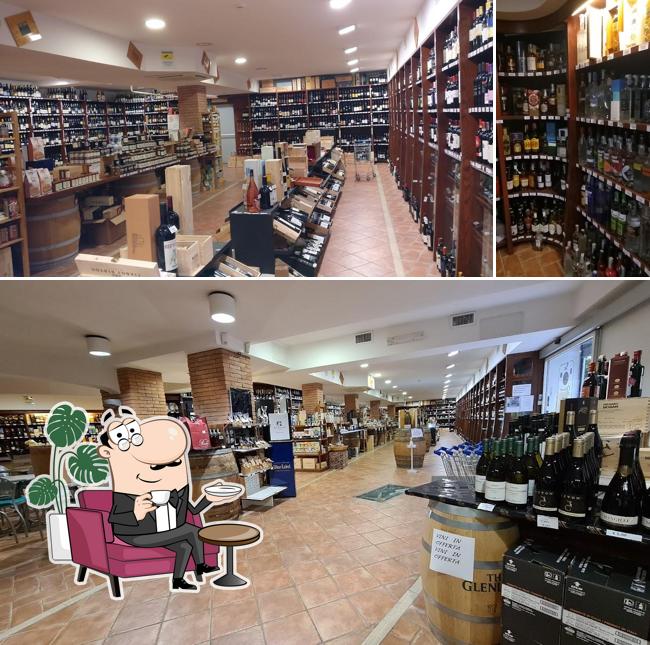 Dai un'occhiata agli interni di Enoteca Rocchi Viale Somalia