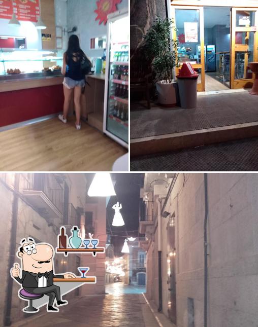 Pizzeria La Fornarina Di Valeria De Sario si caratterizza per la interni e esterno