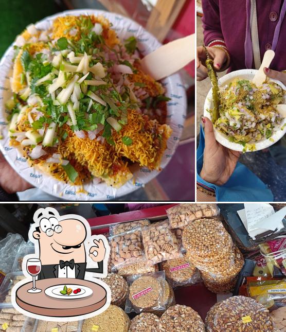 Meals at Gujrati Namkeen & Bakers
