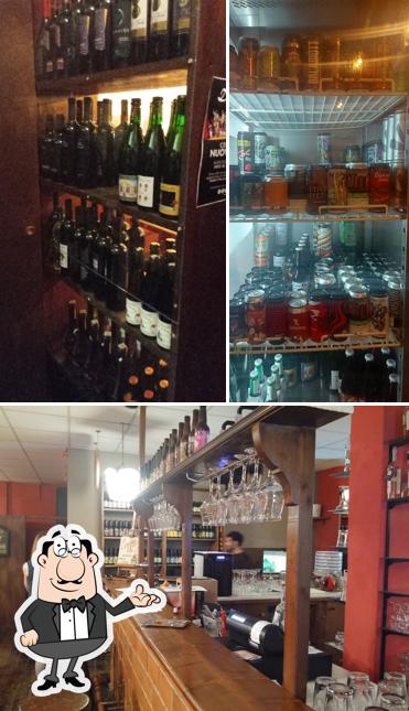 Guarda la foto che raffigura la interni e bancone da bar di Vincenzo Meloni