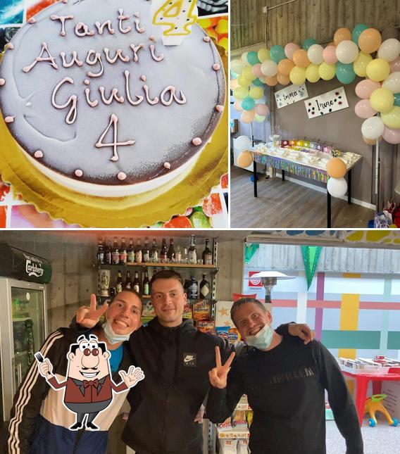La cibo e interni del ristorante