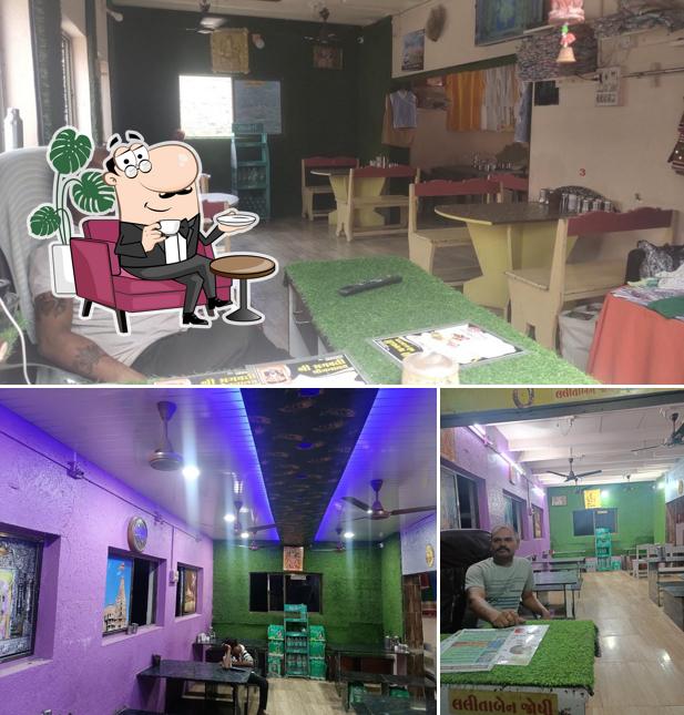 The interior of Shree Bhagwati Bhojnalaya