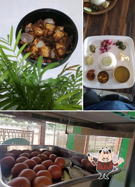 Food at DORIKA HOTEL & RESTAURANT DHABA