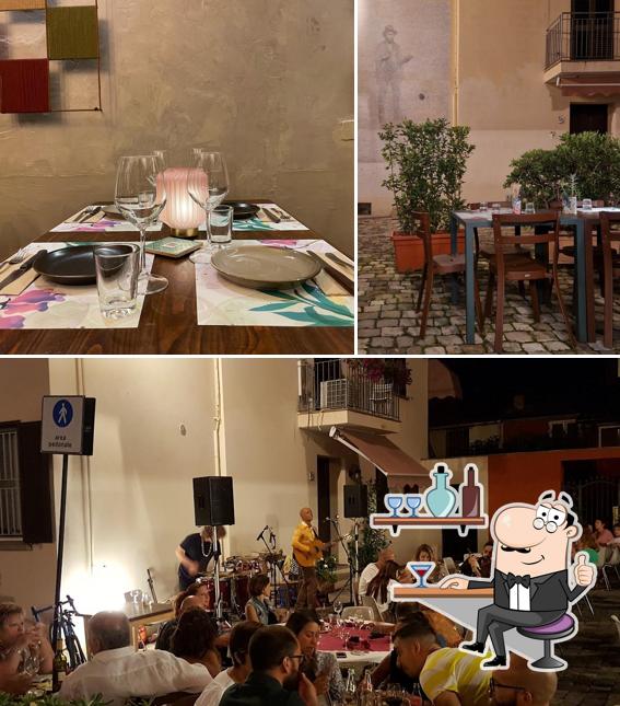 Dai un'occhiata agli interni di Osteria Angolo Divino Rimini