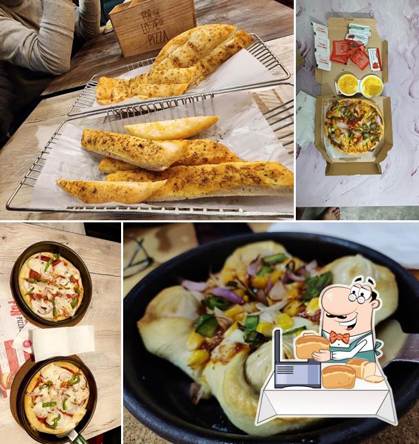 Garlic bread at Pizza Hut Swaroop Nagar, Kanpur