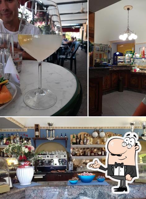 Siediti a un tavolo di Caffè Umberto