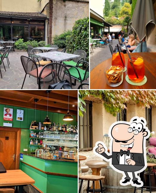 Siediti a un tavolo di Cafè Vicolo