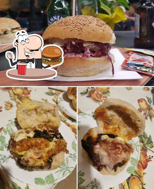 Prenditi un hamburger a Bar del Lauro