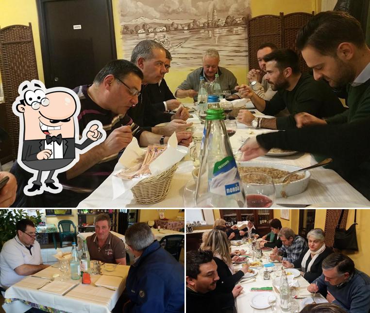 Siediti a un tavolo di Circolo della Paniscia