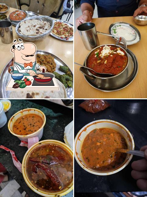 Chicken curry at Guddan ka Dhaaba