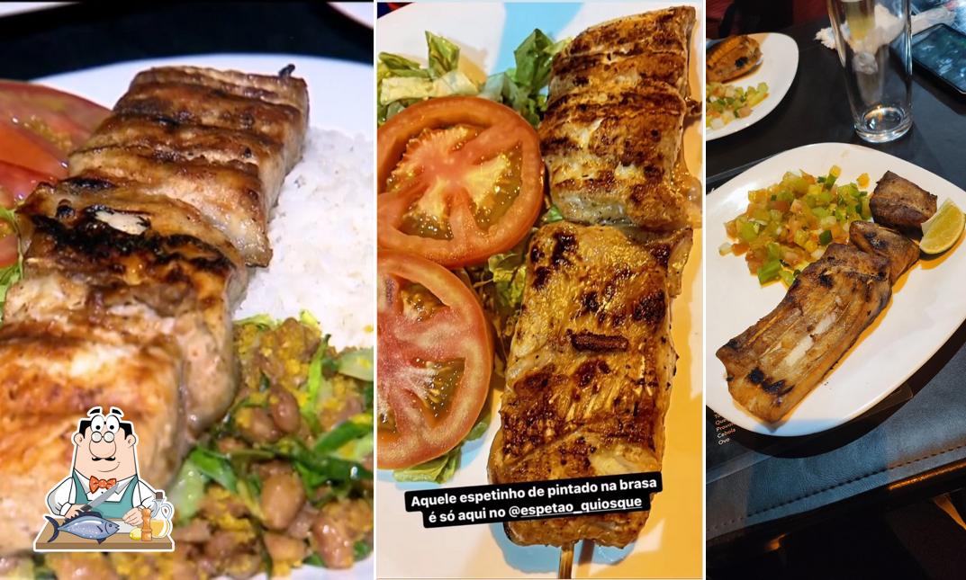 Salmão grelhado em Espetão Quiosque bar restaurante (peixes-de-agua-dôce))