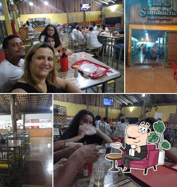O interior do Vicent's Hamburgueria