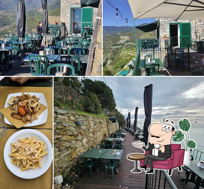 Dai un'occhiata agli interni di Bar Il Sole a 180 Gradi
