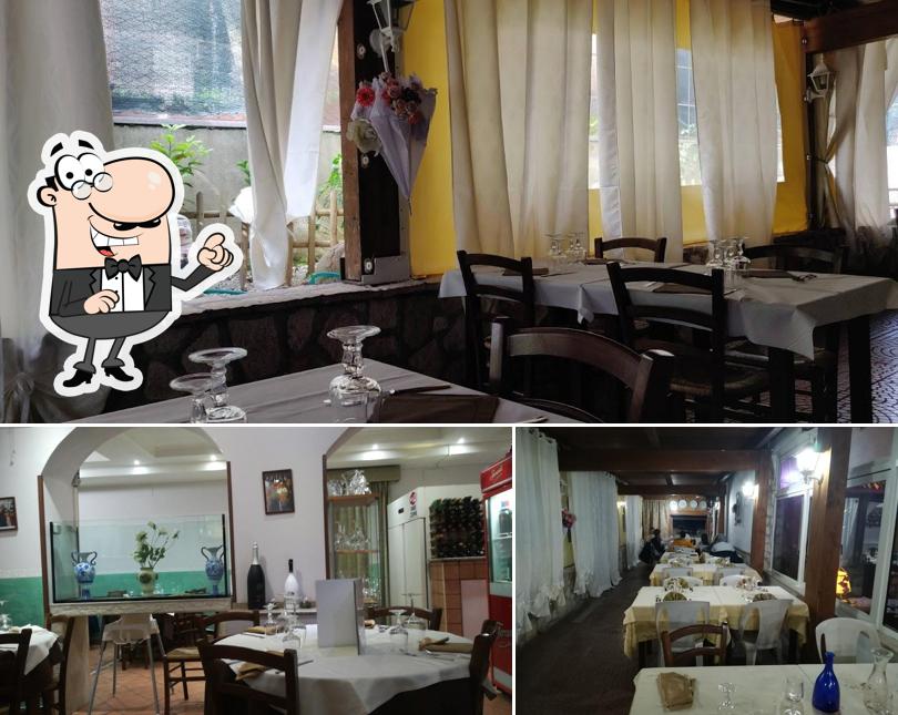 Siediti a un tavolo di Da Seghetto E La Sora Ausilia