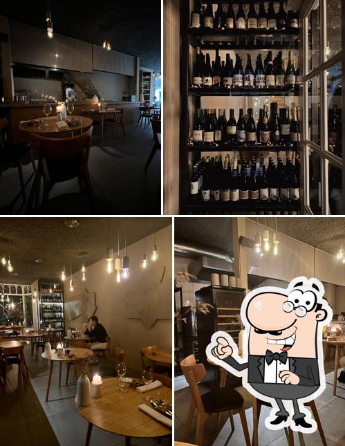 Installez-vous à l'une des tables de Restaurant JA