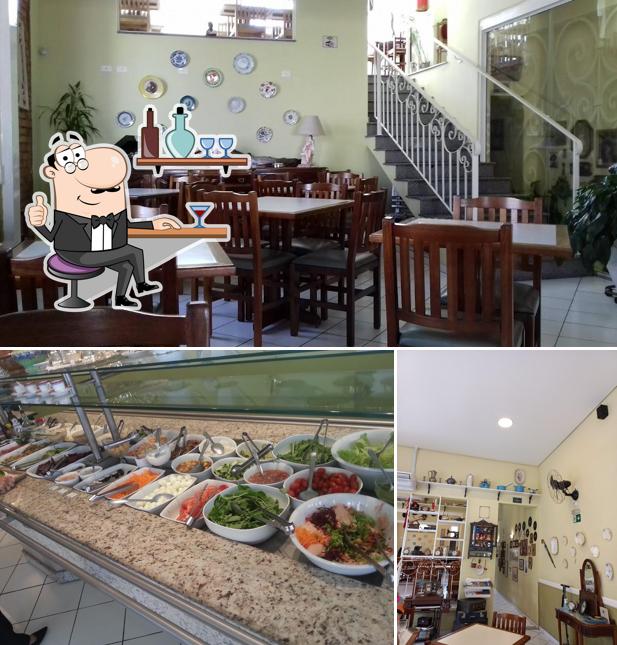 Sente em uma das mesas no Restaurante Feijão e Cia