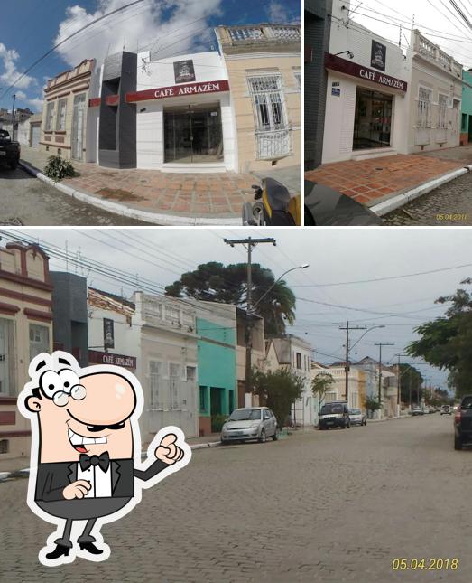 O exterior do Café Armazém