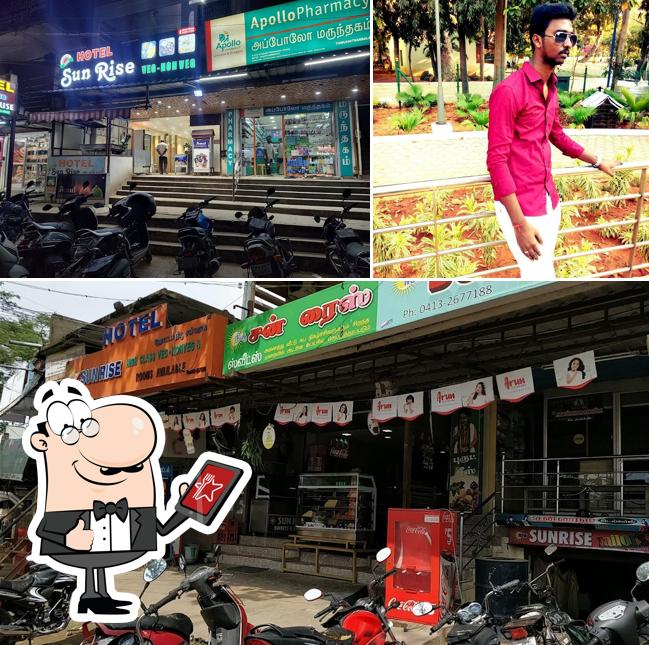 The exterior of Hotel New Sunrise