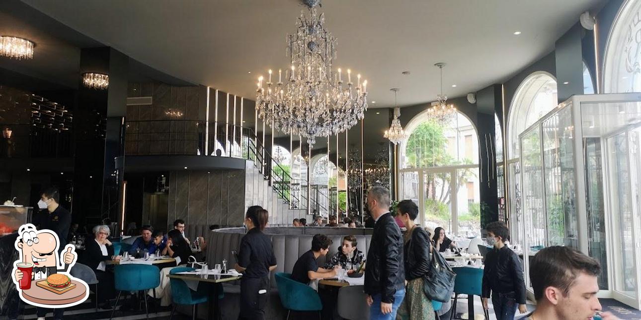 Prenditi un hamburger a Royal Sushi