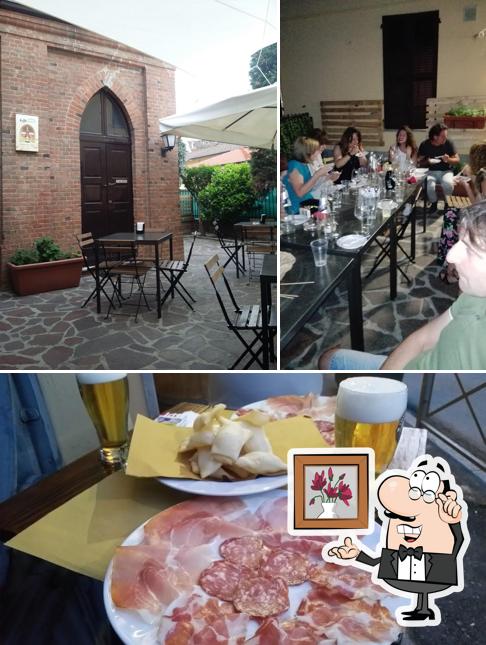 La foto di interni e birra da Bar Vineria Gallo Ribelle