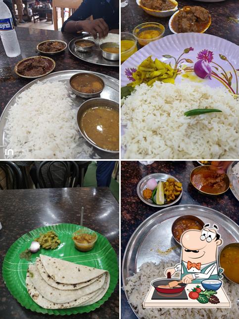 Chicken curry at Sunil Hotel সুনিল হোটেল