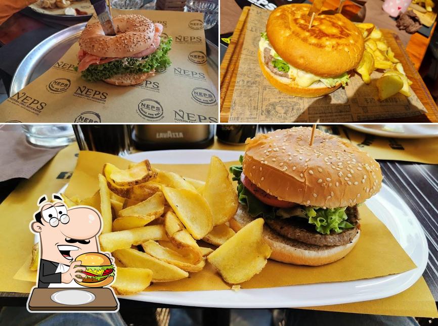 Concediti un bell'hamburger a Neps Coffee Food Wine