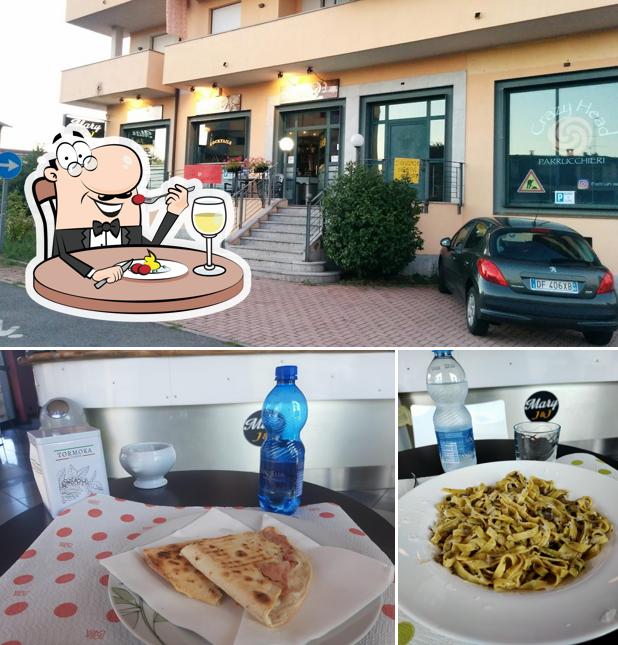 La cibo e esterno del ristorante