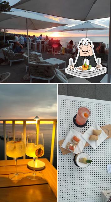 La immagine della cibo e interni di La Colonna Sunset Bar & Cucina, Sorrento