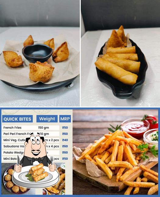 Leecaro @The Gossip Cafe