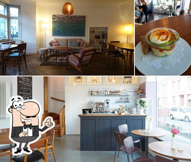 Guarda la immagine che raffigura la interni e tavolo da pranzo di Smilla Café