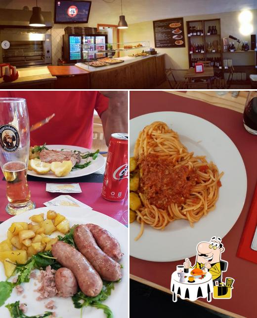 La cibo e interni del ristorante