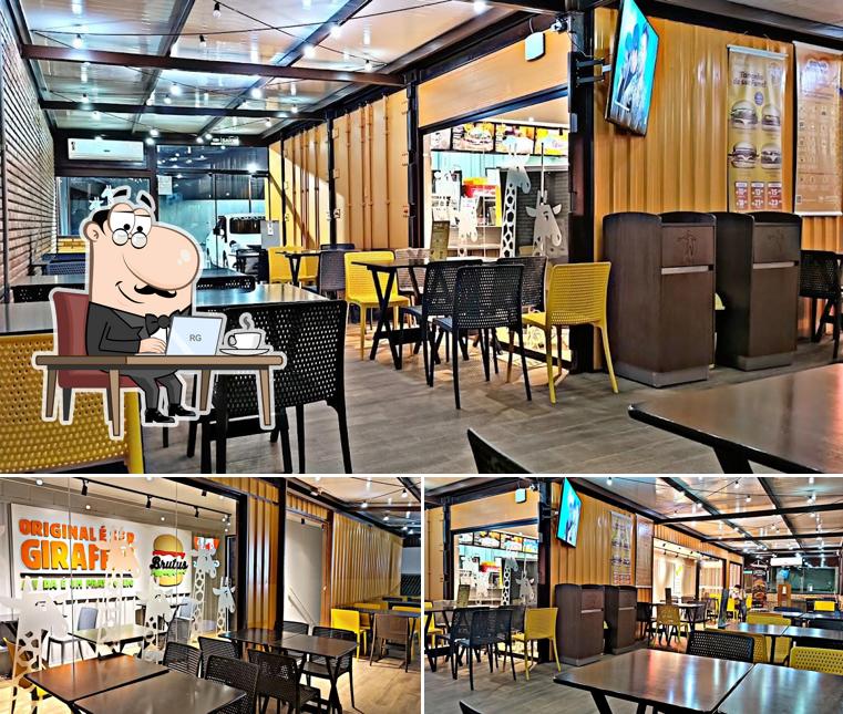 Veja imagens do interior do Giraffas Container Lucas Rio Verde