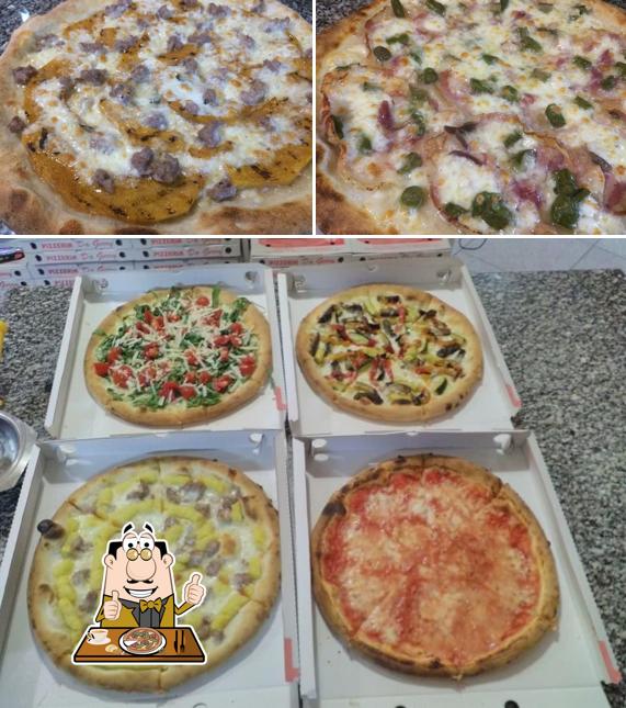 Scegli tra le svariate varianti di pizza
